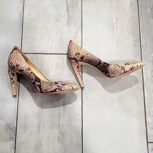 Boutique 9 leather snake skin print heel shoes size 7.5